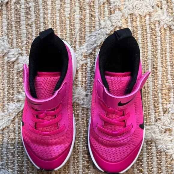 SUPER CLEAN Nike Omni Multi-Court PINK BLACK RUNNING SHOES SIZE 1Y - Picture 6 of 7